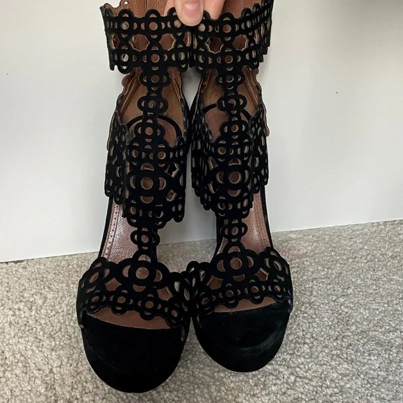 Alaia Lasercut suede sandals 40 EU 9 US - Picture 3 of 5